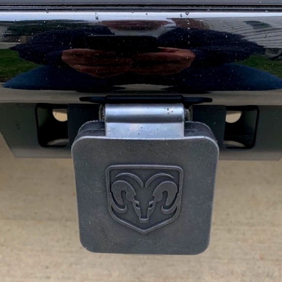 New Genuine Dodge RAM tow Hitch Receiver Plug with RAM's Head Logo - Picture 1 of 4